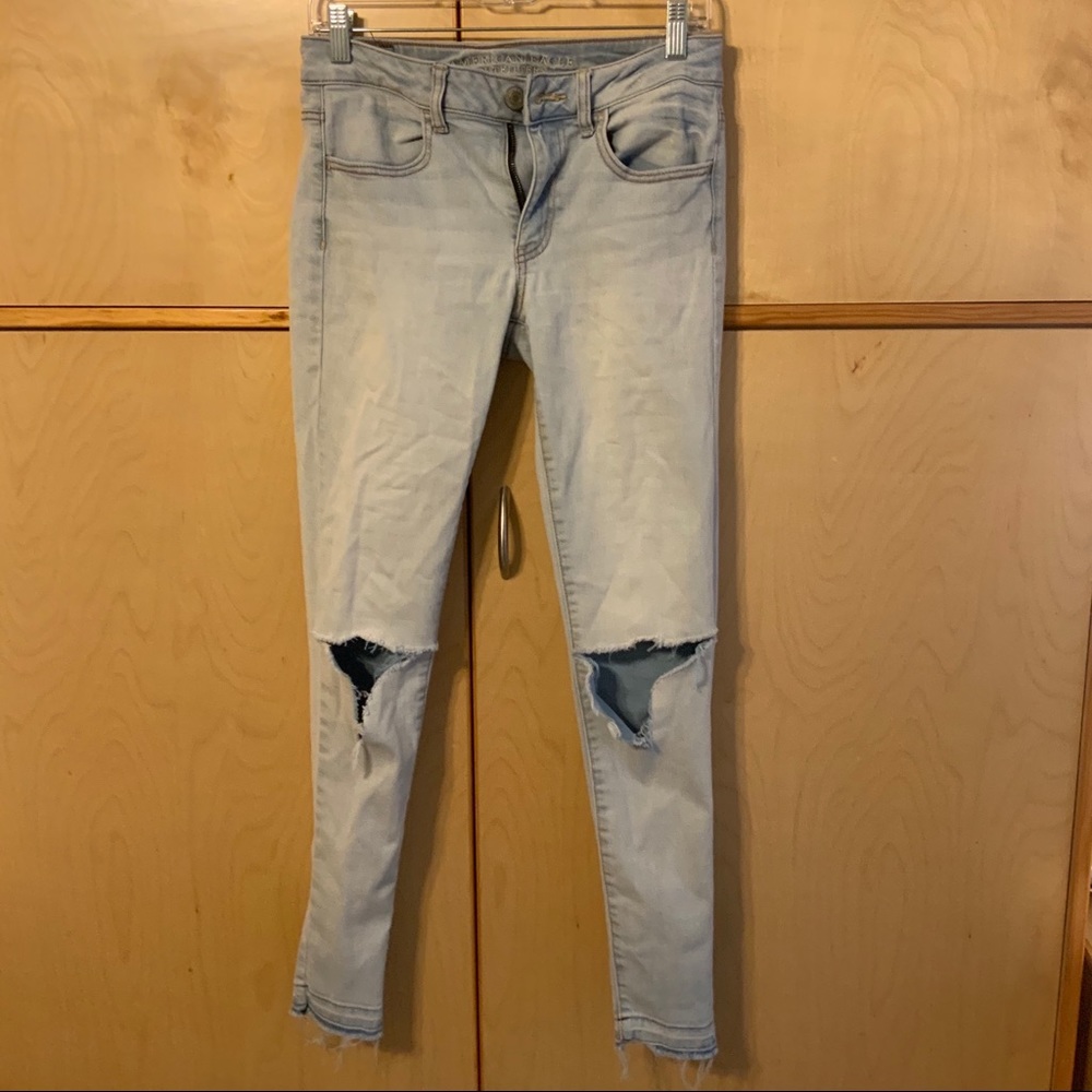 American Eagle light washed jeans